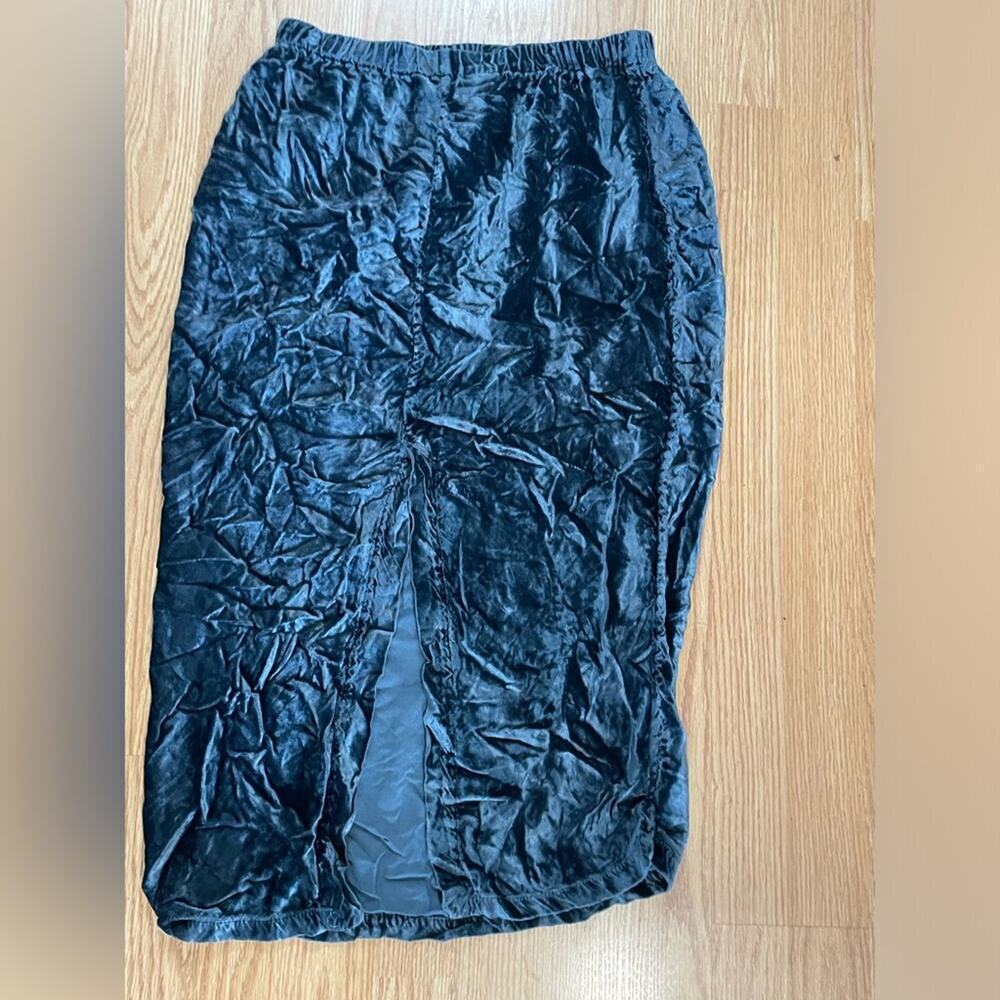 Mike & Tod Rayon skirt, beautiful blue. Fits like a medium. - Picture 3 of 6